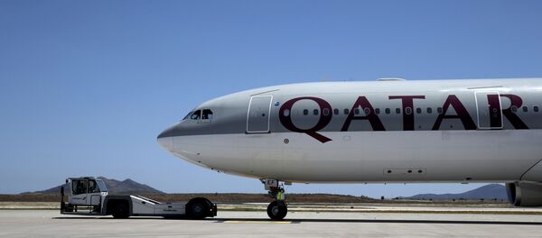 File photo of a Qatar Airways aircraft on a runway of the Eleftherios Venizelos International Airport in Athens - Sputnik Mundo