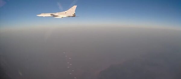 El ataque de los bombarderos rusos contra los terroristas en Siria - Sputnik Mundo