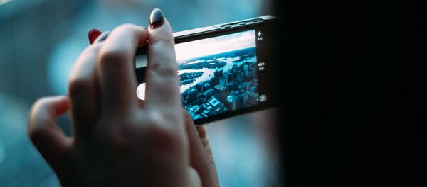 Un smartphone - Sputnik Mundo