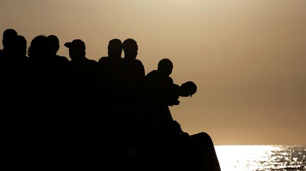 Unos migrantes (archivo) - Sputnik Mundo