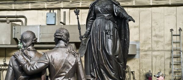 El monumento a la emperatriz rusa Catalina la Grande antes del envío a Crimea - Sputnik Mundo