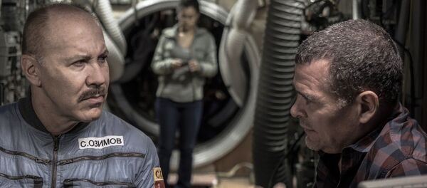 Héctor Noas y Ernesto Daranas. Recrear la estación MIR (en Barcelona) y la antigravedad, estuvo entre las mayores complicaciones para su director y otros especialistas. - Sputnik Mundo