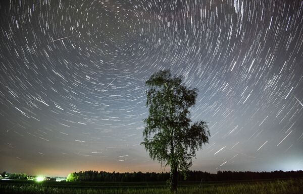 Lluvia de estrellas y una serpiente espacial: imágenes desde el сosmos - Sputnik Mundo