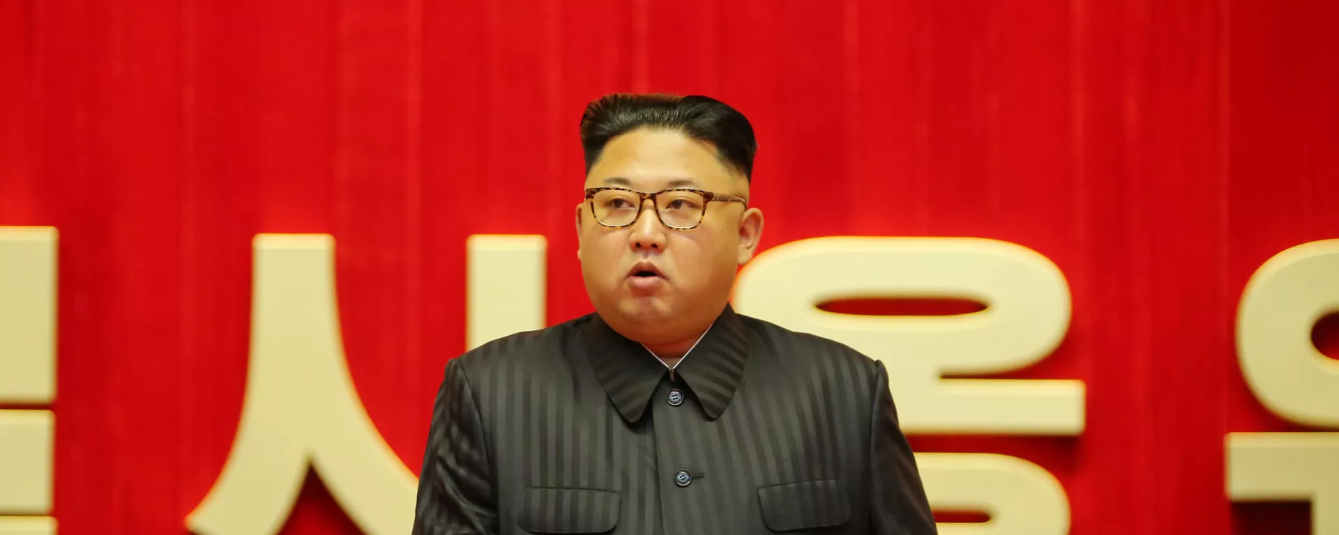 North Korean leader Kim Jong Un guides the 3rd Meeting of Activists of the Korean People's Army (KPA) in the Movement for Winning the Title of O Jung Hup-led 7th Regiment in this undated photo released by North Korea's Korean Central News Agency North Korean leader Kim Jong Un guides the 3rd Meeting of Activists of the Korean People's Army (KPA) in the Movement for Winning the Title of O Jung Hup-led 7th Regiment in this undated photo released by North Korea's Korean Central News Agency - Sputnik Mundo, 1920, 01.12.2020