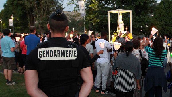 Un policía francés - Sputnik Mundo