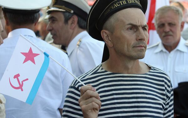 Hombre en Telnyashka - Sputnik Mundo