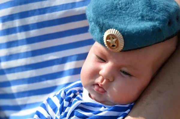 Bebé en telnyashka Bebé en telnyashka - Sputnik Mundo