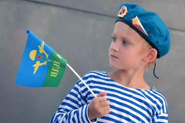 Niño en telnyashka Niño en telnyashka - Sputnik Mundo