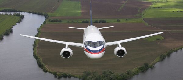 Sukhoi Superjet 100 (archivo) - Sputnik Mundo
