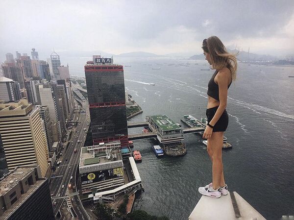 El arte del equilibrio: Angela Nikolau, 'domadora' de tejados - Sputnik Mundo