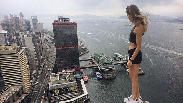 El arte del equilibrio: Angela Nikolau, 'domadora' de tejados - Sputnik Mundo