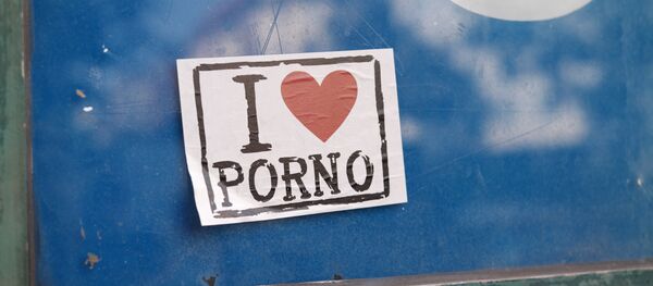 Cinco efectos cognitivos de ver pornografía - Sputnik Mundo