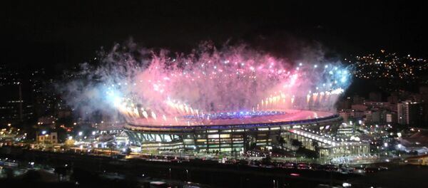 Increíbles fuegos artificiales pintan el cielo de Río de Janeiro en la clausura de los JJOO - Sputnik Mundo