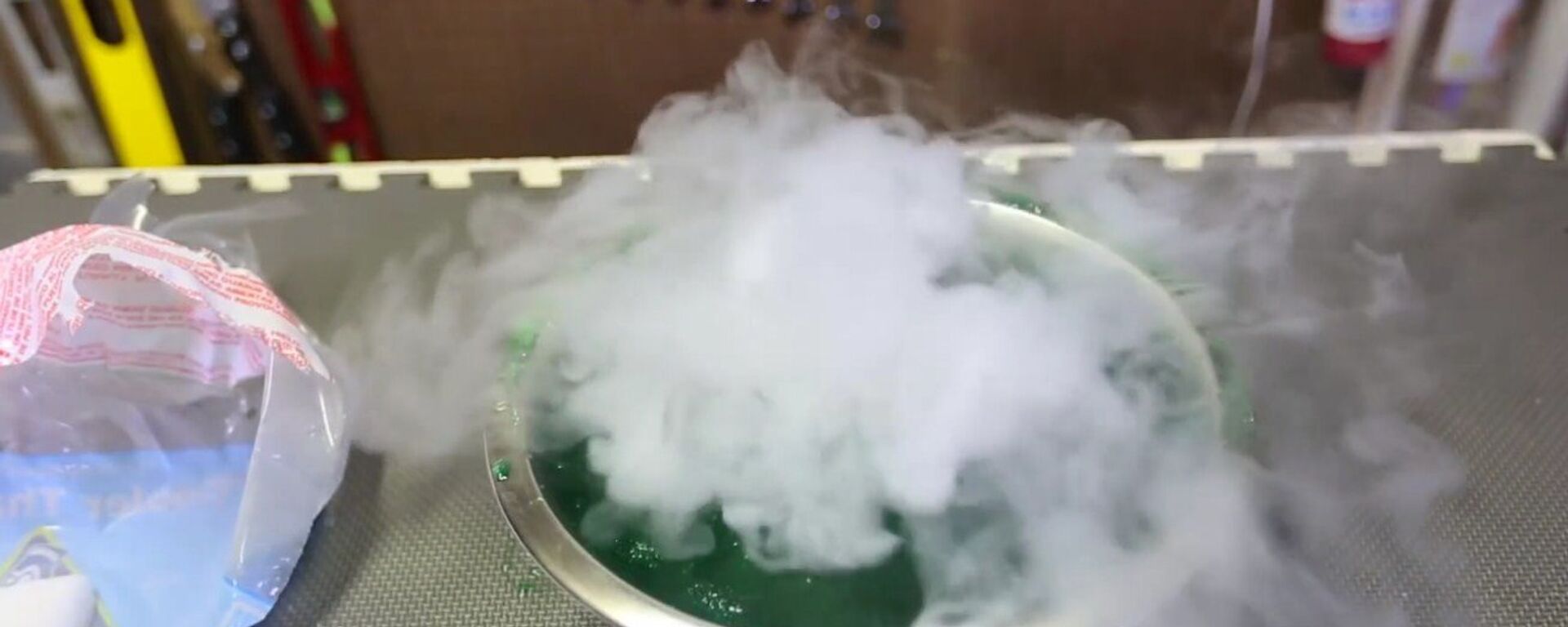 ¿Qué sucede cuando ponemos hielo seco en gelatina? - Sputnik Mundo, 1920, 22.08.2016