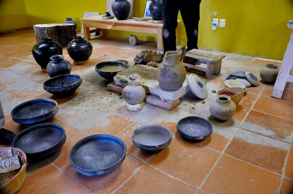 Las etapas de elaboración de las piezas del barro negro - Sputnik Mundo