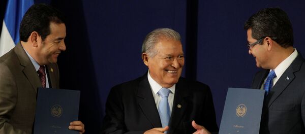 Jimmy Morales, Salvador Sánchez Cerén y Juan Orlando Hernández, presidentes de Guatemala, El Salvador y Honduras - Sputnik Mundo
