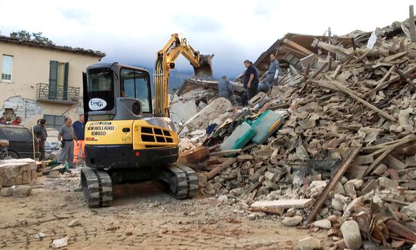 La ciudad italiana de Amatrice, en ruinas tras un fortísimo terremoto - Sputnik Mundo