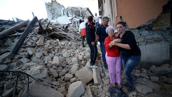 La ciudad italiana de Amatrice, en ruinas tras un fortísimo terremoto - Sputnik Mundo