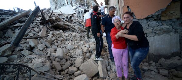 La ciudad italiana de Amatrice, en ruinas tras un fortísimo terremoto - Sputnik Mundo