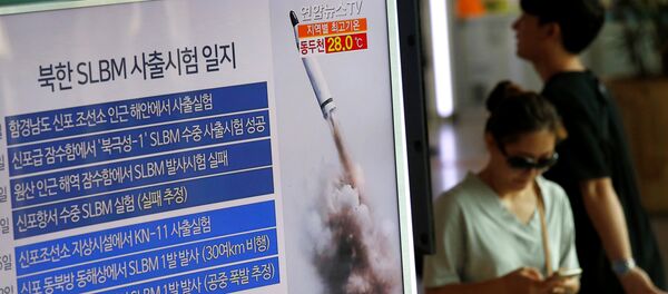 El lanzamiento de un misil balístico por Corea del Norte - Sputnik Mundo