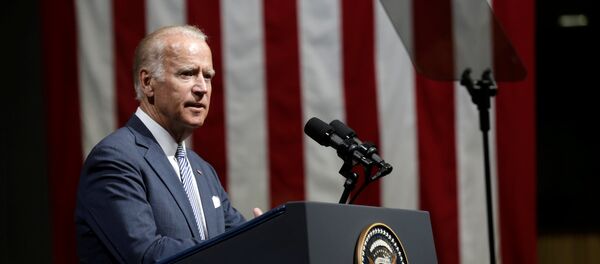 U.S. Vice President Joe Biden delivers a speech in Riga - Sputnik Mundo