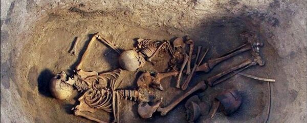 La tumba con numerosos restos arqueológicos - Sputnik Mundo