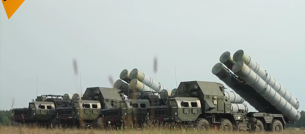 Los misiles antiaéreos S-300, en acción - Sputnik Mundo