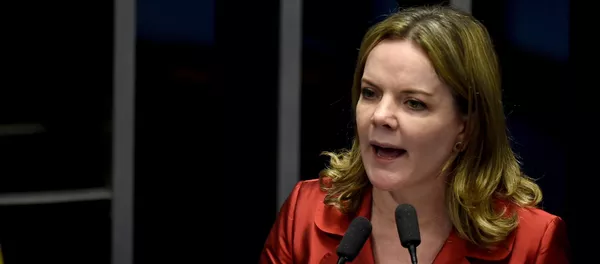 Senator Gleisi Hoffmann attends a debate of a vote on suspending Brasilian President Dilma Rousseff and launching an impeachment trial, in Brasilia on May 11, 2016. Senator Gleisi Hoffmann attends a debate of a vote on suspending Brasilian President Dilma Rousseff and launching an impeachment trial, in Brasilia on May 11, 2016. - Sputnik Mundo