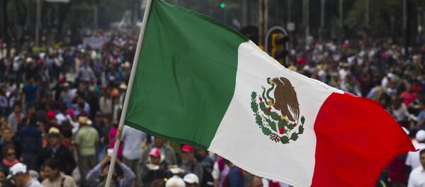 La bandera mexicana - Sputnik Mundo