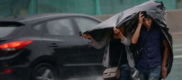 Las lluvias fuertes en Moscú - Sputnik Mundo