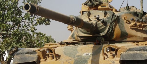 Tanque turco cerca de la ciudad de Yarabulus - Sputnik Mundo