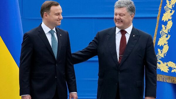 El presidente de Polonia Andrzej Duda y el presidente de Ucrania, Petró Poroshenko - Sputnik Mundo