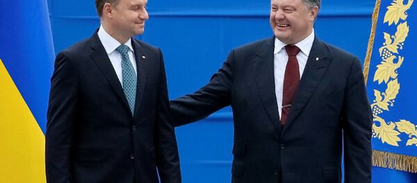 El presidente de Polonia Andrzej Duda y el presidente de Ucrania, Petró Poroshenko - Sputnik Mundo