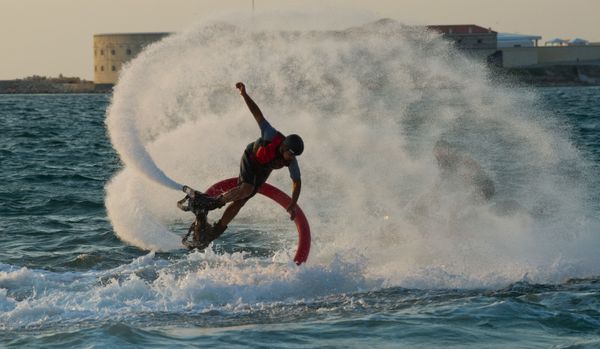 Regreso al futuro: se celebra en Crimea el Campeonato ruso de Flyboard - Sputnik Mundo