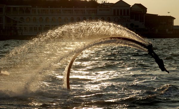 Regreso al futuro: se celebra en Crimea el Campeonato ruso de Flyboard - Sputnik Mundo