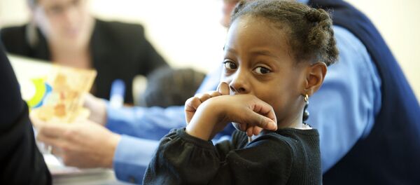 Niña afroamericana en una escuela de EEUU - Sputnik Mundo