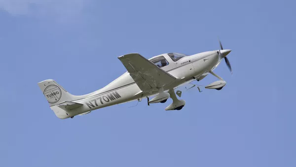 Un Cirrus SR22, avión monoplaza - Sputnik Mundo