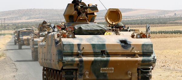 Los vehículos armados militares turcos en la frontera truco-siria Los vehículos armados militares turcos en la frontera truco-siria - Sputnik Mundo