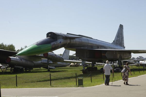 El avión T-4 - Sputnik Mundo