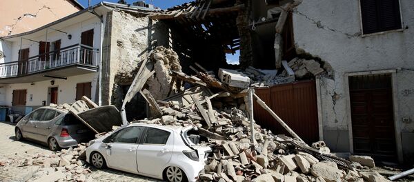 Consecuencias del terremoto en la región central italiana de Umbría - Sputnik Mundo