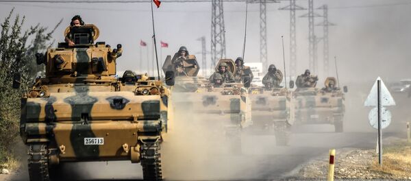 Tanques turcos se aproximan a la frontera con Siria en agosto de 2016 - Sputnik Mundo