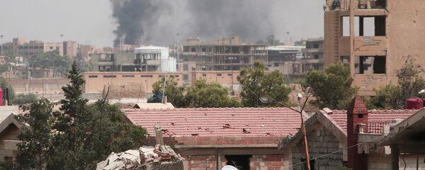 Unas columnas de humo se alzan en la ciudad de Hasaka, en Siria Unas columnas de humo se alzan en la ciudad de Hasaka, en Siria - Sputnik Mundo