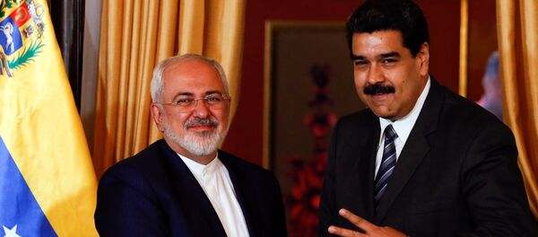 Venezuela's President Nicolas Maduro (R) and Iranian Foreign Minister Mohammad Javad Zarif shake hands during their meeting in Caracas, Venezuela August 27, 2016. Venezuela's President Nicolas Maduro (R) and Iranian Foreign Minister Mohammad Javad Zarif shake hands during their meeting in Caracas, Venezuela August 27, 2016. - Sputnik Mundo