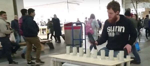 Música electrónica en tuberías de baño Música electrónica en tuberías de baño - Sputnik Mundo