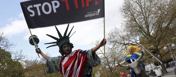 Una manifestación contra el TTIP en Alemania - Sputnik Mundo