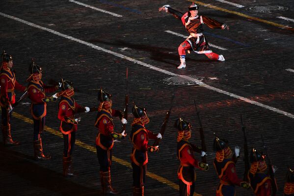 Moscú inaugura el festival internacional de orquestas militares Spasskaya Bashnia - Sputnik Mundo