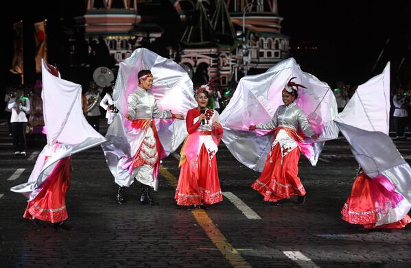 Moscú inaugura el festival internacional de orquestas militares Spasskaya Bashnia - Sputnik Mundo