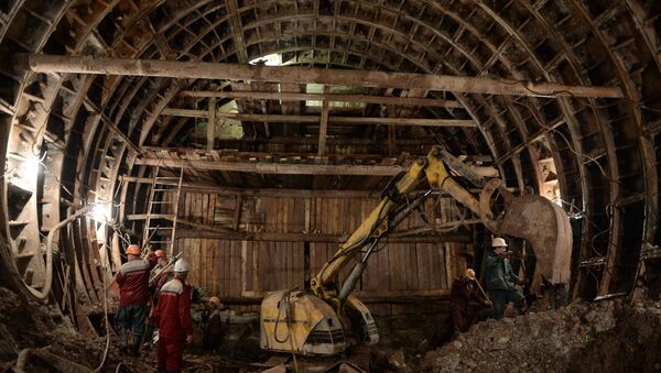 Encuentran un proyectil de la Segunda Guerra Mundial en el metro de Moscú - Sputnik Mundo