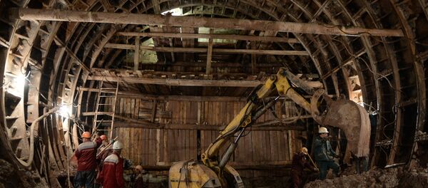 Encuentran un proyectil de la Segunda Guerra Mundial en el metro de Moscú - Sputnik Mundo