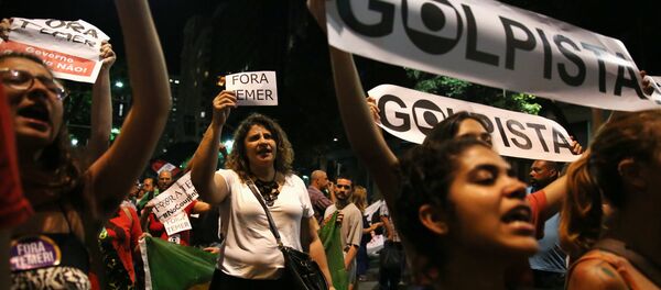 Manifestación a favor de la presidenta apartada Dilma Rousseff - Sputnik Mundo